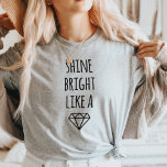 Skina ljust som en romb överkant tröja<br><div class="desc">Skin smart! Cute drapey-toppen har "Shine bright as a... " i ett handskrivet teckensnitt med diamantillustration. Perfekt för lounging eller yoga!</div>