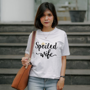 Skindad fru med krona t shirt