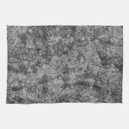 Skinnad på ett lätt fläckat grått och svart kökshandduk