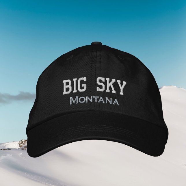 Skinsemesterutrustning i Big himmel Montana på vin Broderad Keps (Skapare uppladdad)