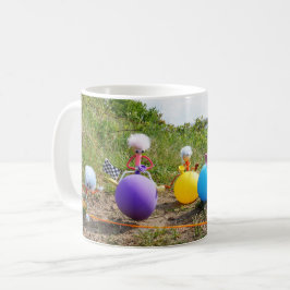 Skippiebal race van Fubby poppetjes op ballonnen. Kaffemugg