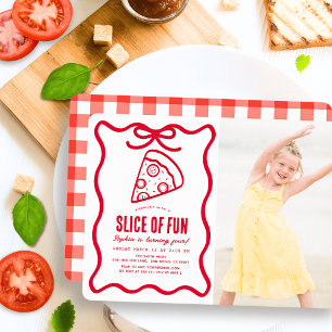 Skiva Av Rollig Röd Handritad Pizza Foto Födelseda Inbjudningar