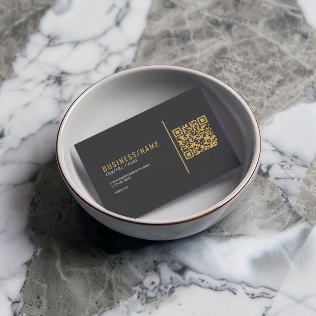 Skivat grått och lyxolja guld QR-kod Visitkort (Black business card with gold QR code, modern text, and minimalist layout.)