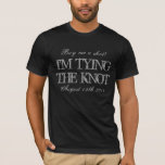 Skjorta för party t för fullvuxen t-shirt<br><div class="desc">Skjorta för party t för ungkarl för vintagefullvuxen hankronhjortnatt för att brudgummen ska vara. Köp mig en skjuten I-förmiddag gifter sig utslagsplatsen för att brudgum ska vara. Roligt dricka citationstecken för ungkarlgag-/fullvuxen hankronhjortnatt. Gifta sig humor. Slogan med bekymrade lookbrev. Personalizable text för pojkenatt ut. Den kalla manliga manly designen för...</div>