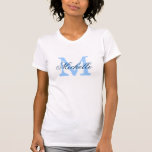 Skjorta marinblå | för personligmonogrambrudtärna tee shirt<br><div class="desc">Skjortor för personligmonogrambrudtärna t marinblå | och vit. Monogrammed utslagsplatser med anpassningsbarnamn i elegant skrivar text. Personifiera för brudtärnor,  brudtärna,  maid of honor,  matron av heder,  den gulliga idén för budens mammaEtc. för bröllopsfest-,  möhippa- och bacheloretteparty.</div>