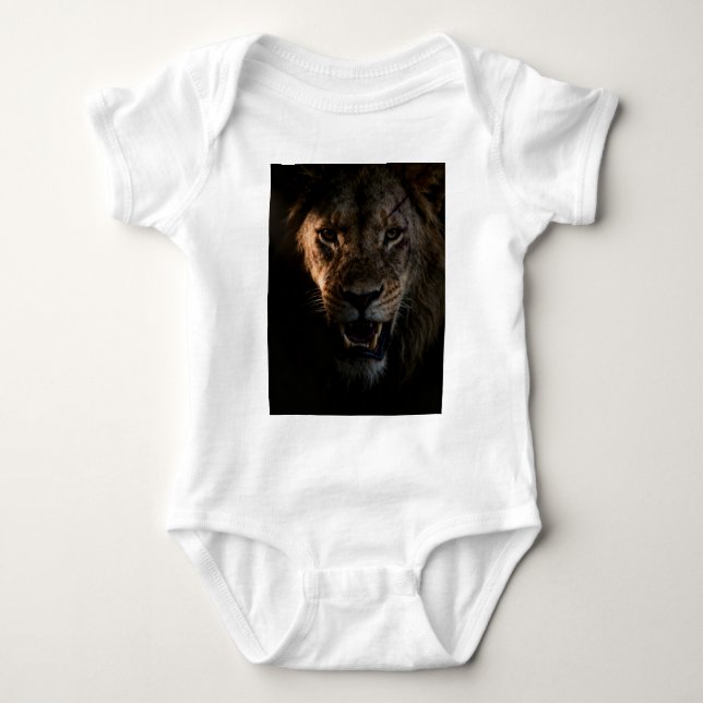 skjorta med ett lejon t shirt (Framsida)