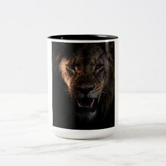 skjorta med ett lejon Två-Tonad mugg