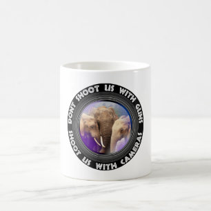 Skjut inte oss Elephant-familjen Kaffemugg