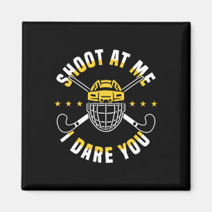 Skjut På Mig Jag Utmanar Dig Landhockeyspelare  Magnet
