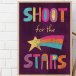 Skjut upp för Stars positiva meddelande Poster<br><div class="desc">Roligten målade stil och skrev ut spådomar i meddelandet SHOT FOR STARS i blått,  gult,  lavender,  orange och rosa mot en mörk lila bakgrund tillsammans med en matchande bild av stjärngrafik.</div>