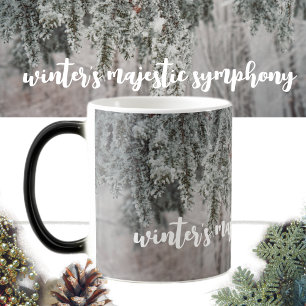 Skog som är täckt av grenar och snö magisk mugg