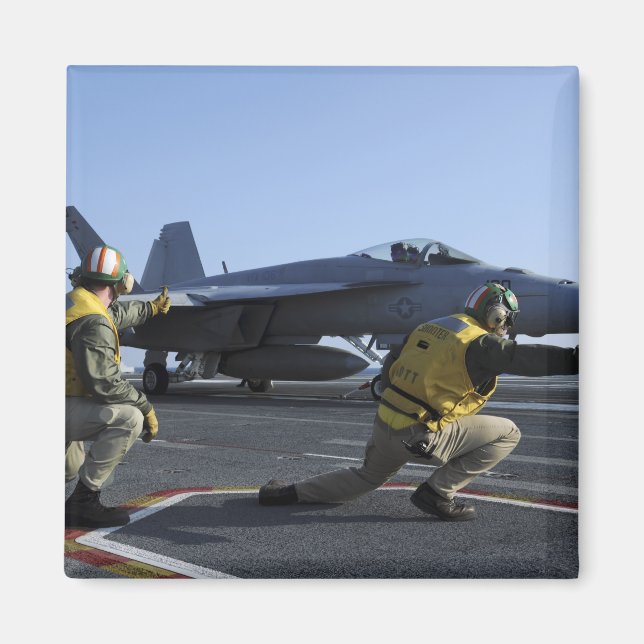 Skogarna ombord på USS George HW Bush Magnet (Framsidan)