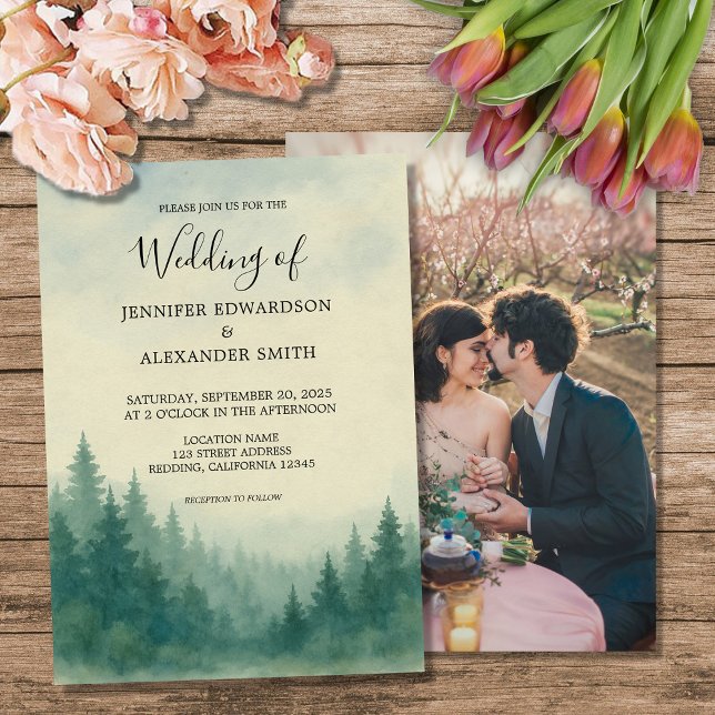Skogfoto för gräs träd i bröllop inbjudningar (Watercolor pine tree forest photo wedding invitation. For your rustic wedding.)