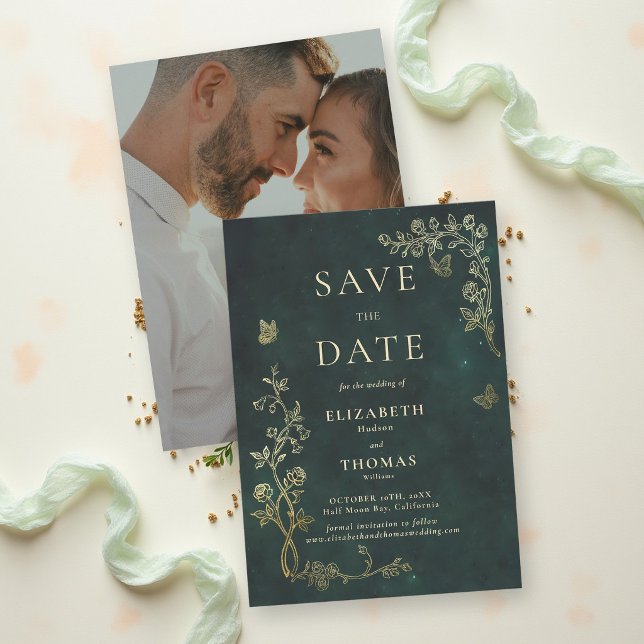 Skoglig Smaragdgrön Fairycore Magisk Bröllop Spara Datumet (fairycore woodland enchanted forest emerald green faux gold wedding save the date card roses wild)