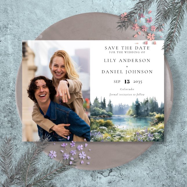 Skogliga Sjöstrandsvildblommor Blommig Foto Bröllo Spara Datumet (Forest Lakeside Wildflowers Floral Photo Wedding Save The Date)