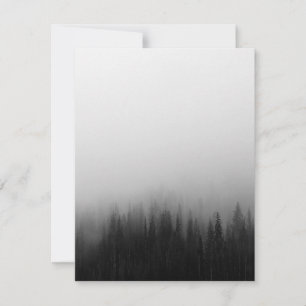 Skognaturen liggande scen Foggy Mystical