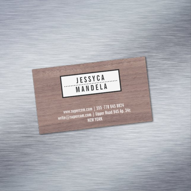 Skogsarbetare med Hazel Wood Magnetiska Visitkort (In Situ)