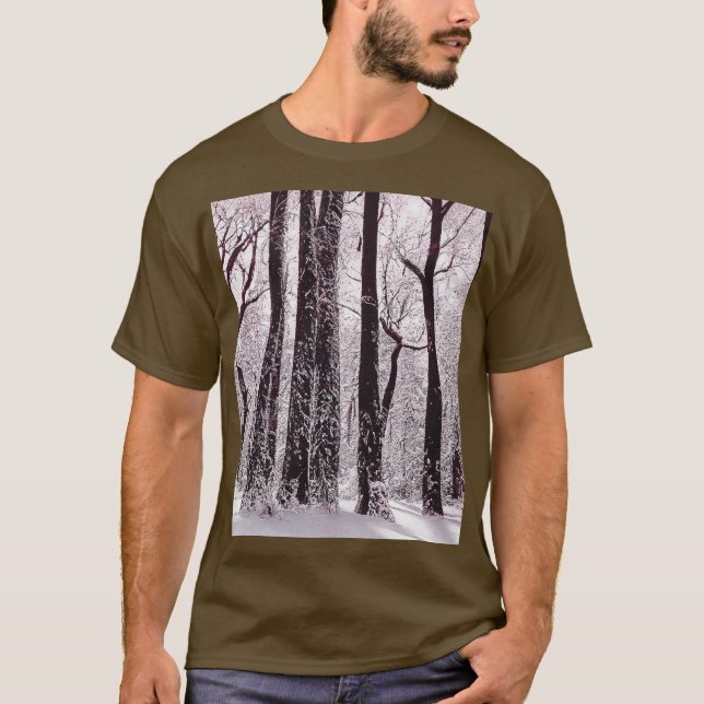 SKOGSBEVUXNA SNÖIGA VINTERLANDSKAP T SHIRT (Framsida)