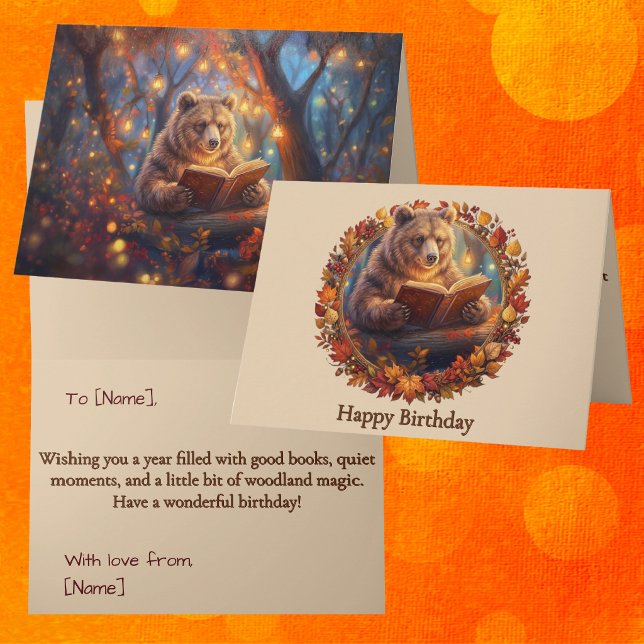SkogsBjörn Läsning Brittisk Folklore Hälsning Kort (Painterly Woodland Forest Dark Academia Cottagecore Book Lover Bear Happy Birthday Greeting Card.)