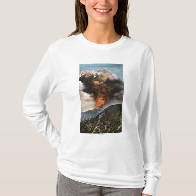 Skogsbrand beskådar i berg t-shirt (Framsida)