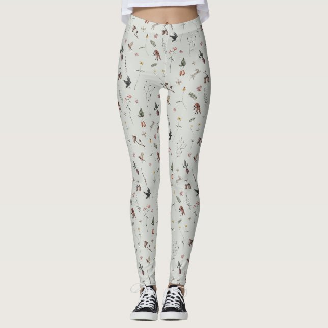 Skogsdjur, skogsfrukter, blommor på grönt leggings (Framsida)