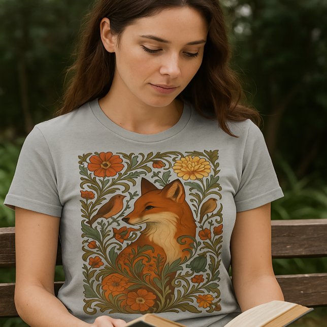 Skogsglans Rävmotiv i Blomning T Shirt (Skapare uppladdad)