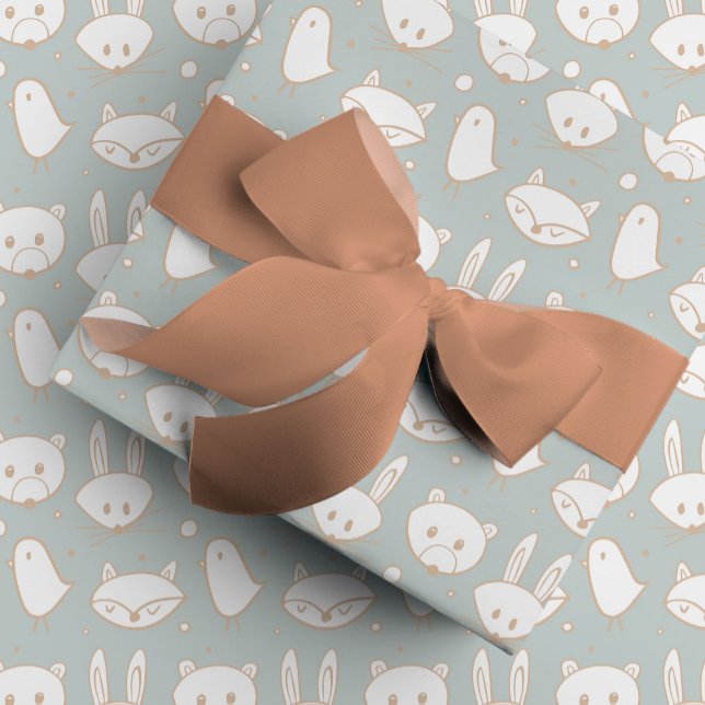  skogskapitel Mönster | Presentpapper (Blush pink on mint blue woodland creatures gift wrapping paper.)