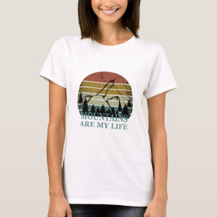 Skogslandskap i gräs träd t shirt