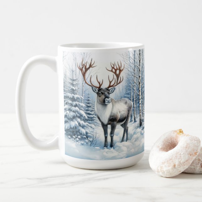 Skogsrenar i en vinter skog vilda djur kaffemugg (Med munk)