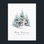 Skogsskogarna Gräs Varg God jul Helg Vykort<br><div class="desc">En varg i baby ligger i en vinterskog i gräs. God jul är skrivet i ett enkelt skript nedan,  med ytterligare en rad nedan för att anpassa åtgärden ytterligare. All text på det här kortet kan redigeras. Det finns ett julmeddelande som du kan anpassa dig till på baksidan.</div>