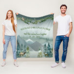 Skogsskogens  Rustic Gräs Bröllop Fleece Blanket<br><div class="desc">Skogens Rustic Gräs Bröllop Fleece Blanket med djupa jägare gröntar, gyllene gröntar och mista blues som är gjorda i handmålad vattenfärg. Den här filten är gjord för cuddling och kommer att behålla dig varm var du än tar den. Hela texten är fullt redigerbar, så det här ger en perfekt-årsjubileum och...</div>