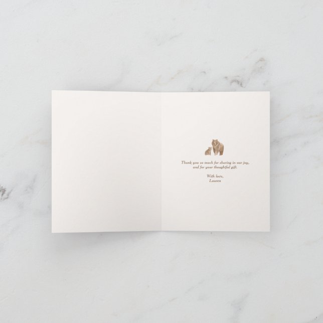 Skogsskuva för björnbabykläder tack kort (Inuti)