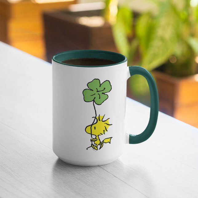 Skogstall med Shamrock Mugg (Mug on table)