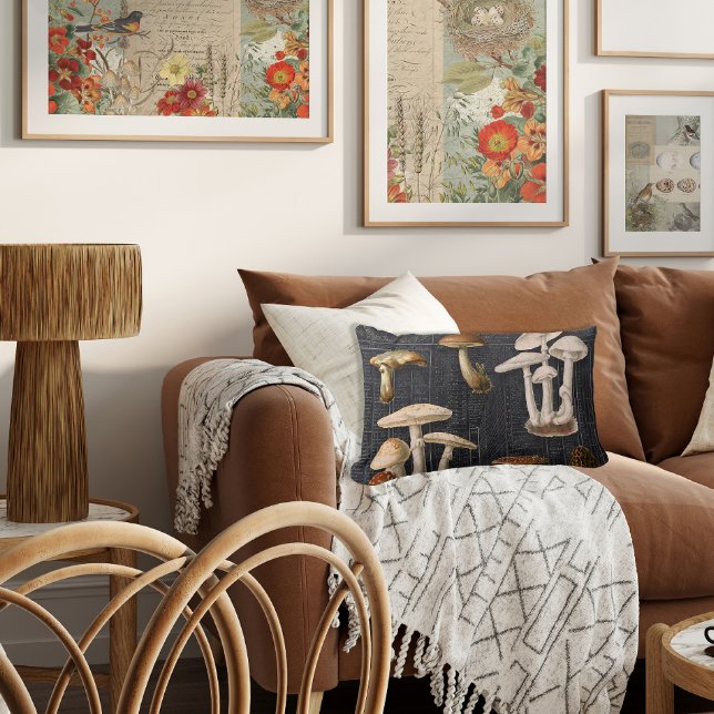 Skogsvampar Svart Vintage Ephemera Lumbarkudde (Skapare uppladdad)