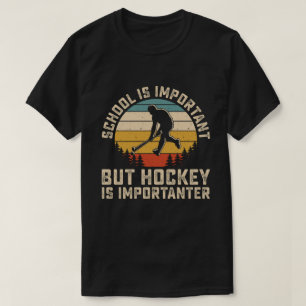 Skola är viktigt men hockey är viktigare t shirt