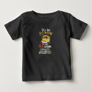 Skola Buss är stor och Gult T Shirt