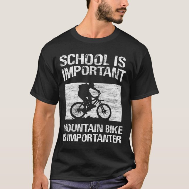 Skolan är viktig för bergscykeln. t shirt (Framsida)