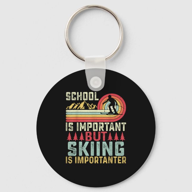 Skolan är viktig, men att hoppa är viktigt Ski Nyckelring (Framsida)