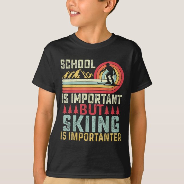 Skolan är viktig, men att hoppa är viktigt Ski T Shirt (Framsida)
