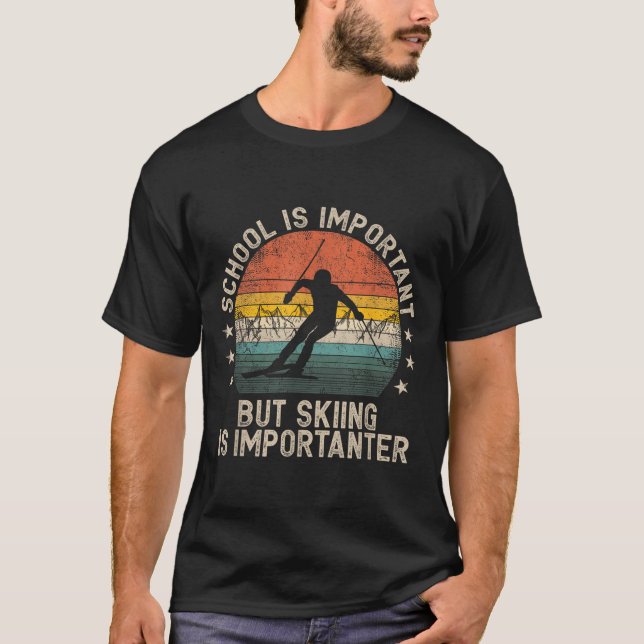 Skolan är viktig, men att hoppa är viktigt Ski T Shirt (Framsida)