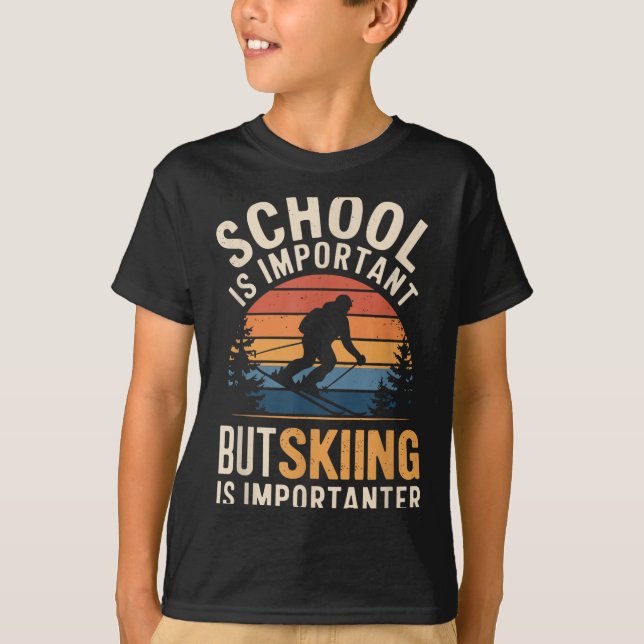 Skolan är viktig, men att hoppa är viktigt. t shirt (Framsida)