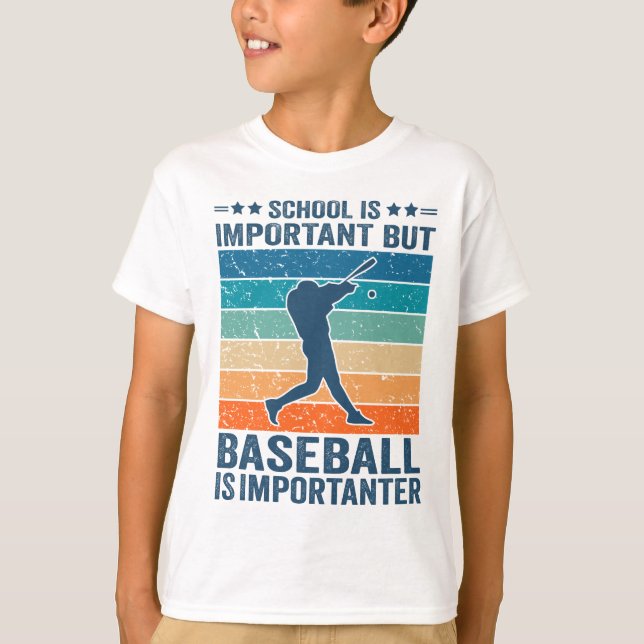 Skolan är viktig, men basket är viktigt t shirt (Framsida)