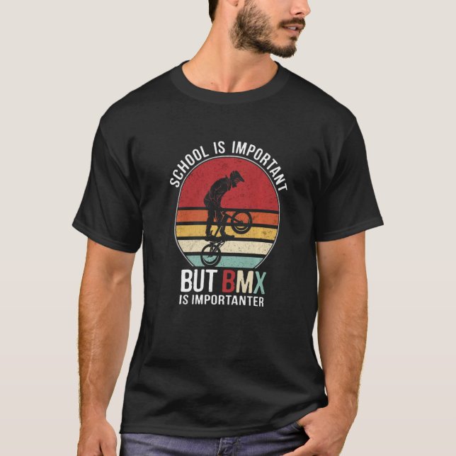 Skolan är viktig, men BMX är viktig Ungdom K T Shirt (Framsida)