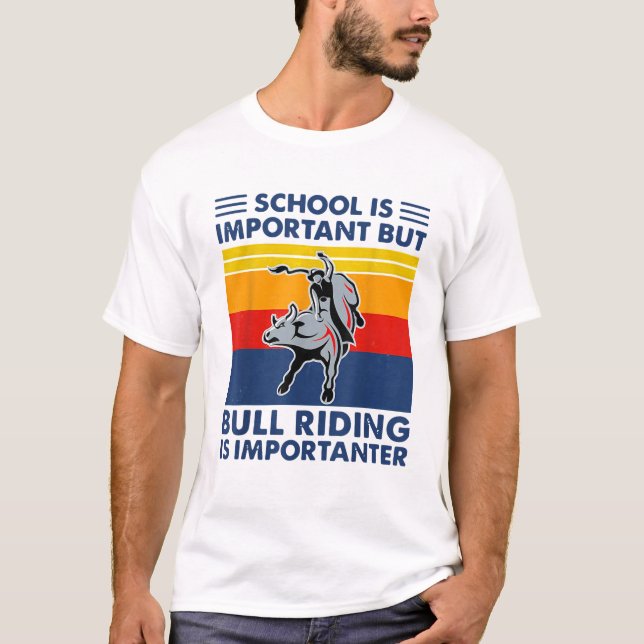 Skolan är viktig, men Bull Riding är viktigt T Shirt (Framsida)