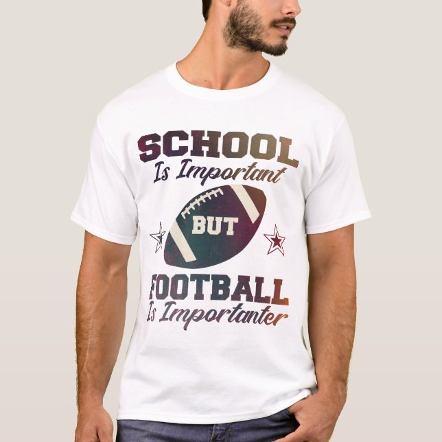 Skolan är viktig, men fotboll är viktigt t shirt (Framsida)