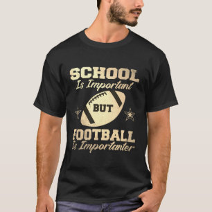 Skolan är viktig, men fotbollen är viktig t shirt