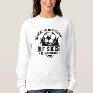 Skolan är viktig men fotbollen är viktig t shirt