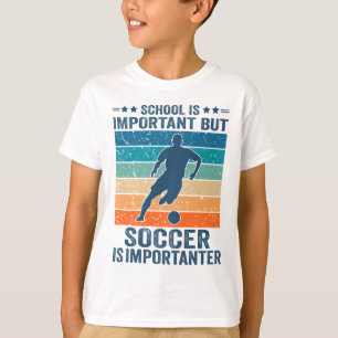 Skolan är viktig men fotbollen är viktig t shirt