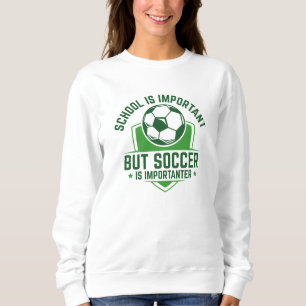 Skolan är viktig men fotbollen är viktig t shirt