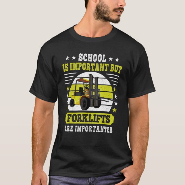 Skolan är viktig, men gaffelkastarna är viktiga t shirt (Framsida)